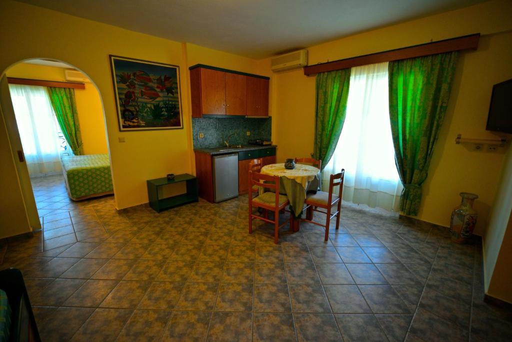 Hotel Odeon Vasilikí Habitación foto